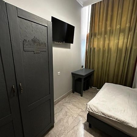 Hotel & Apartments California 耶烈万 外观 照片