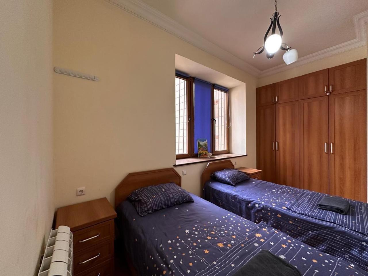Hotel & Apartments California 耶烈万 外观 照片
