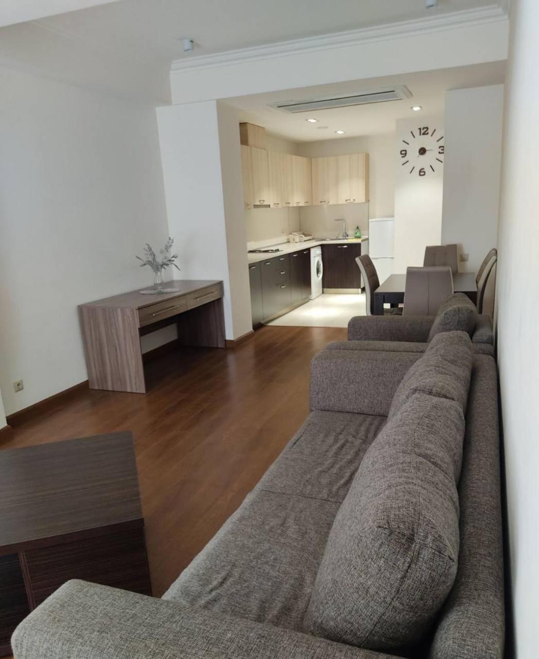 Hotel & Apartments California 耶烈万 外观 照片