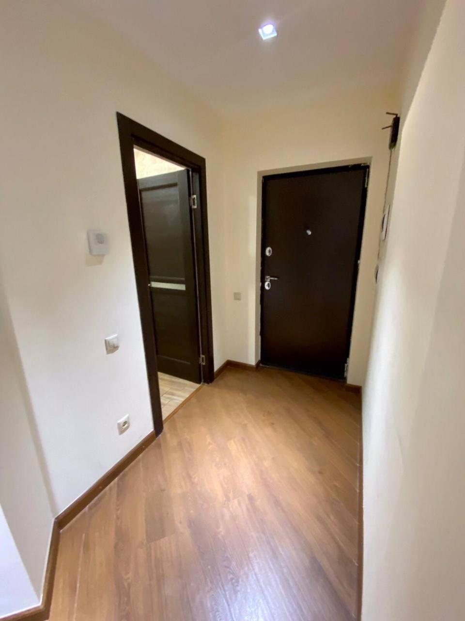 Hotel & Apartments California 耶烈万 外观 照片