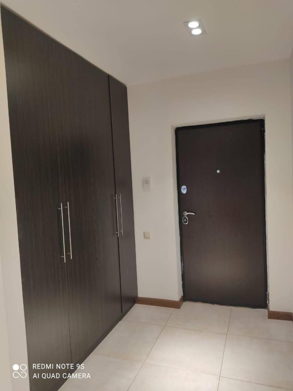 Hotel & Apartments California 耶烈万 外观 照片
