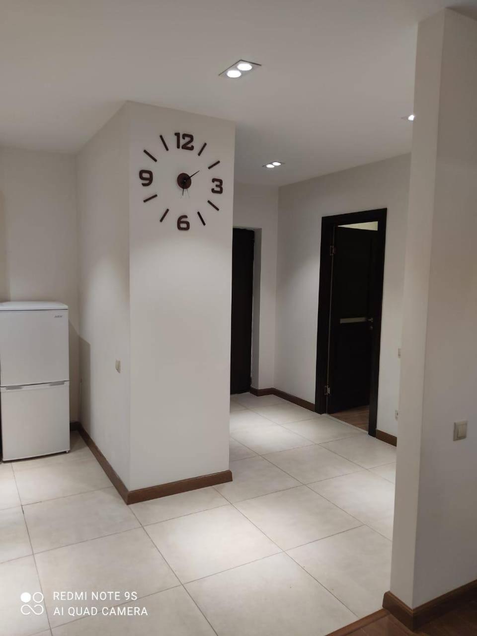 Hotel & Apartments California 耶烈万 外观 照片