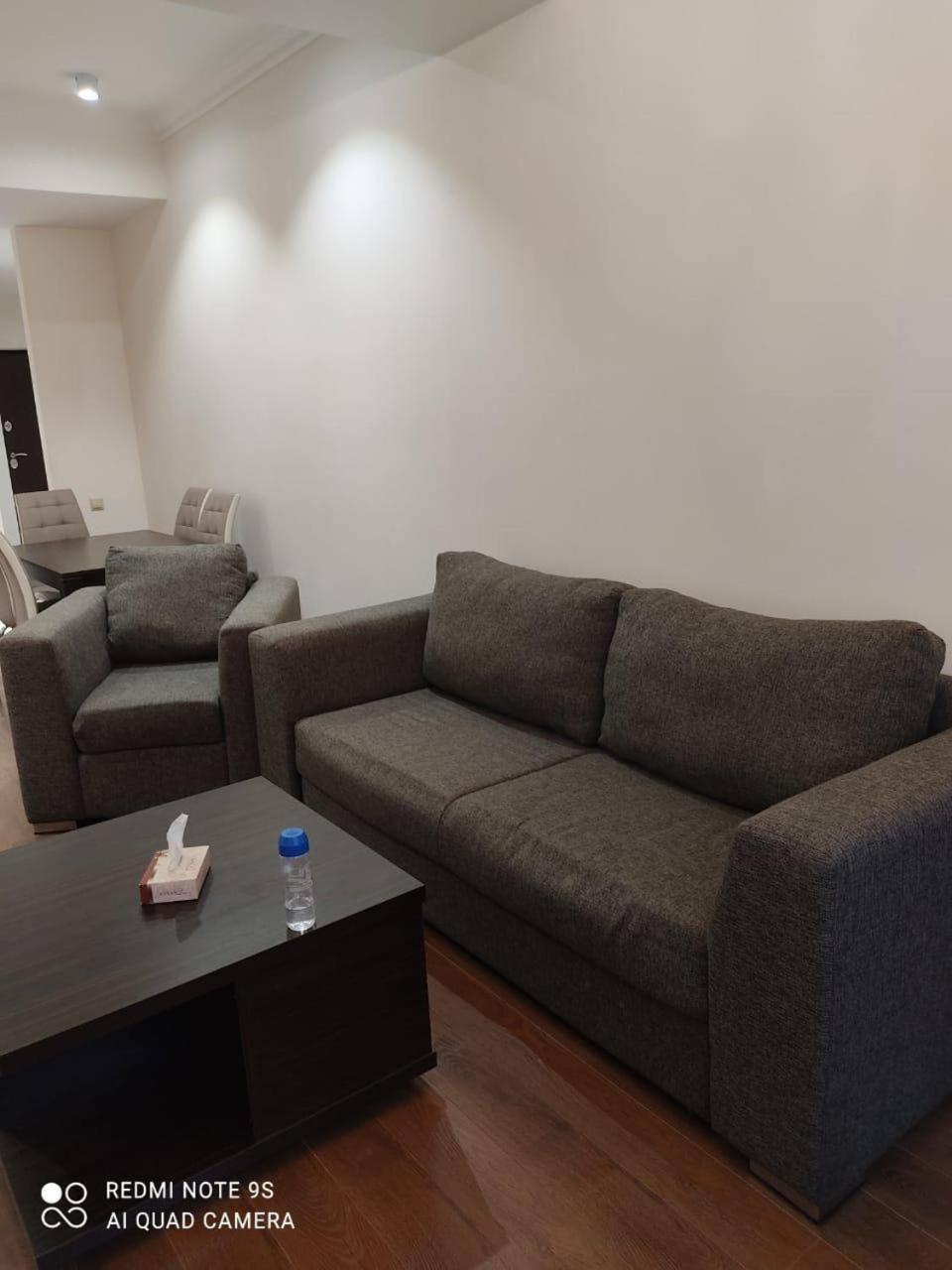 Hotel & Apartments California 耶烈万 外观 照片