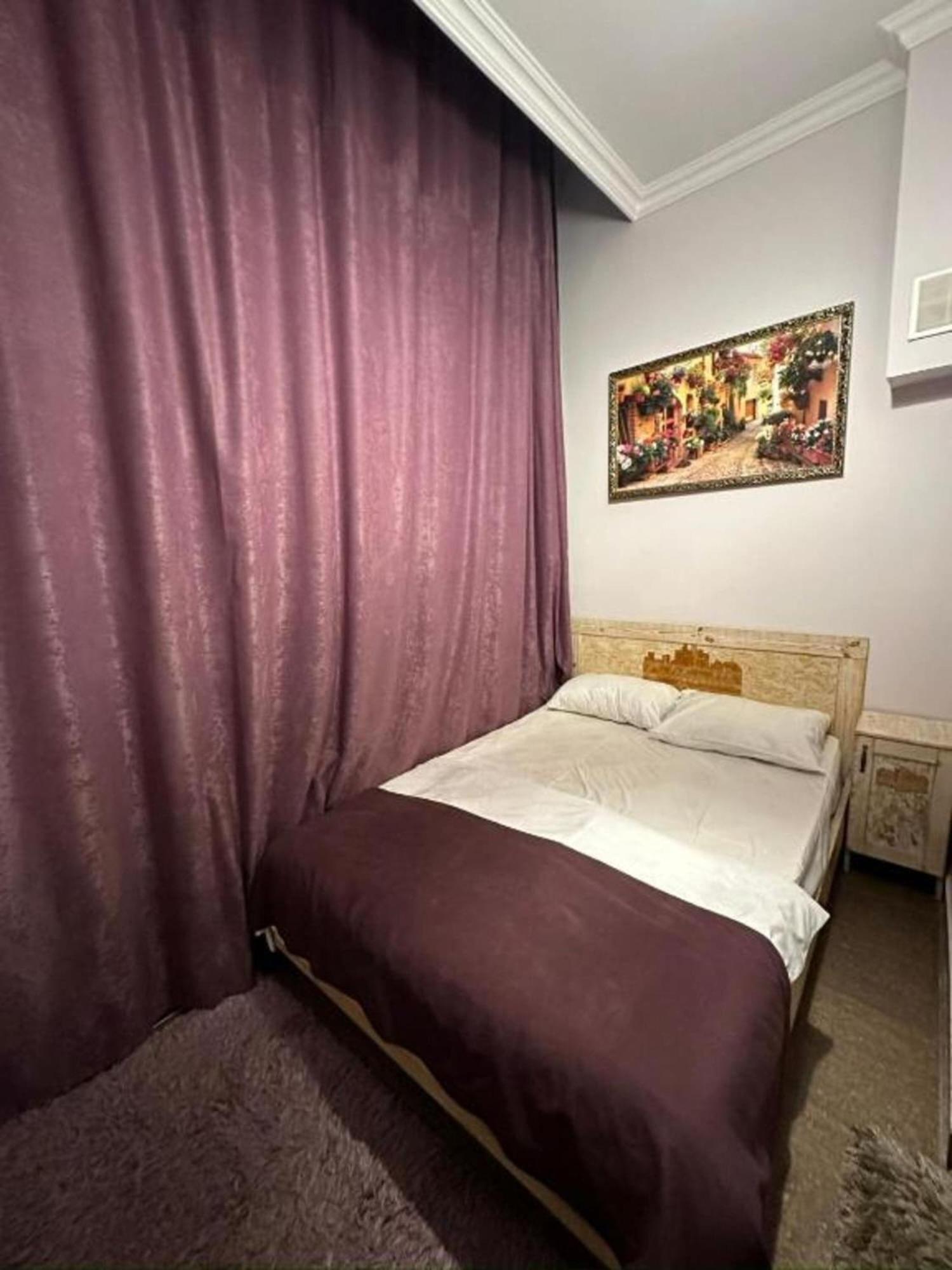 Hotel & Apartments California 耶烈万 外观 照片
