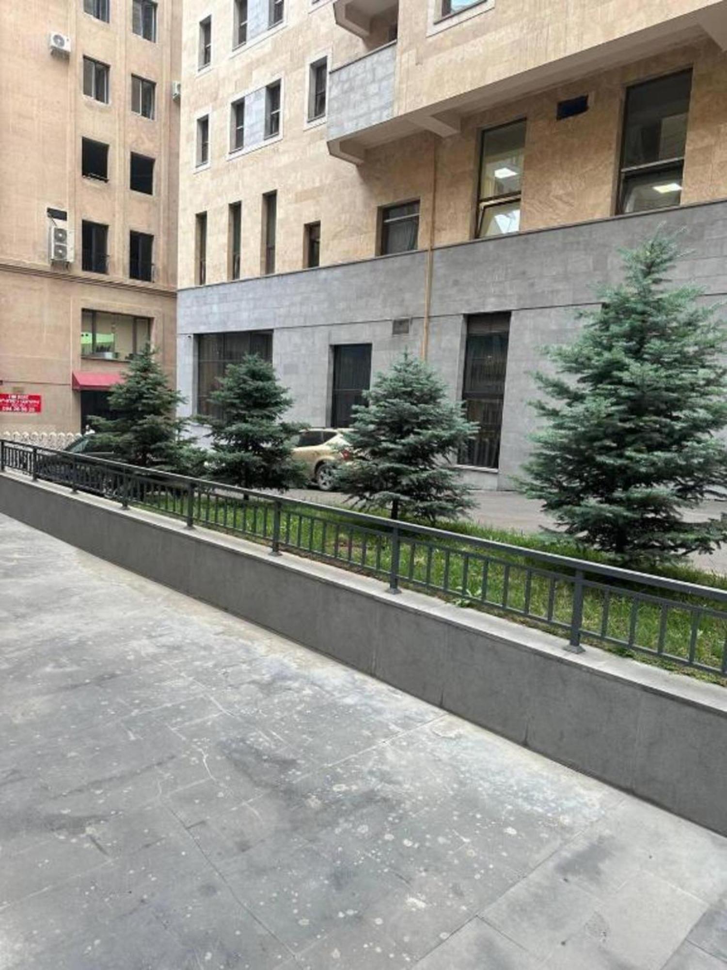 Hotel & Apartments California 耶烈万 外观 照片